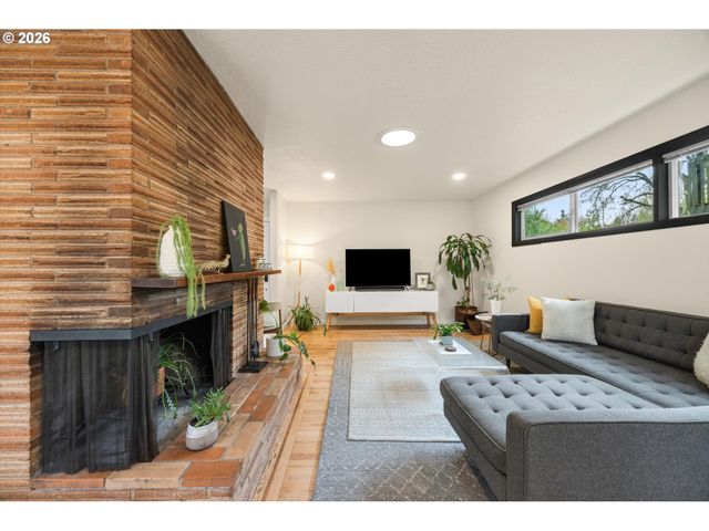 12725 Sw 10TH St, Beaverton, OR 97005