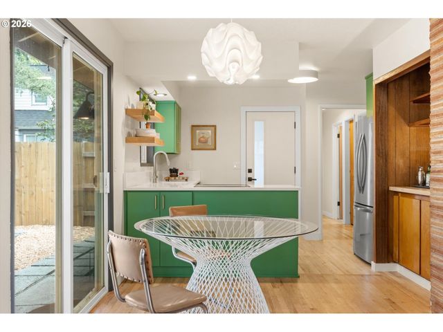 12725 Sw 10TH St, Beaverton, OR 97005