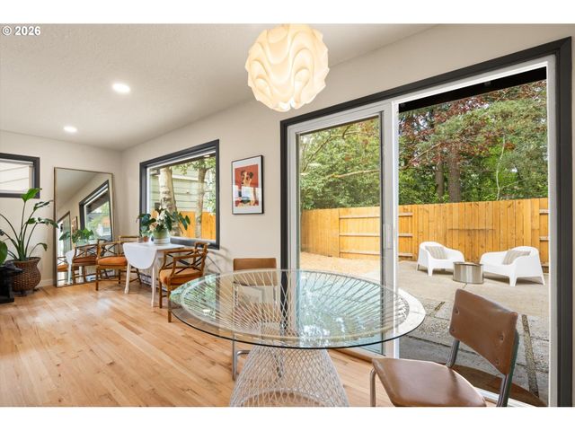 12725 Sw 10TH St, Beaverton, OR 97005