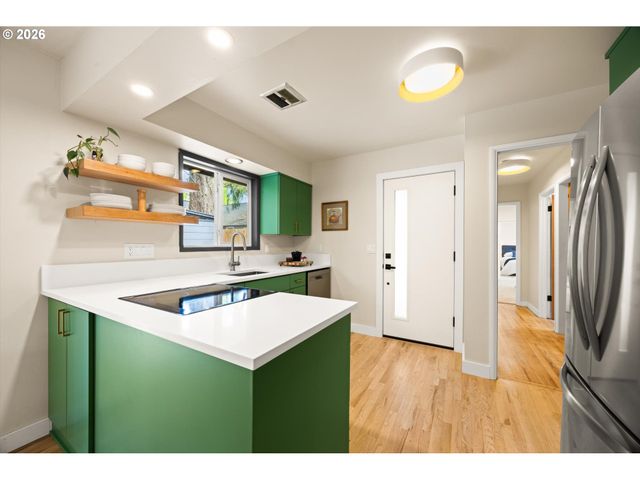 12725 Sw 10TH St, Beaverton, OR 97005