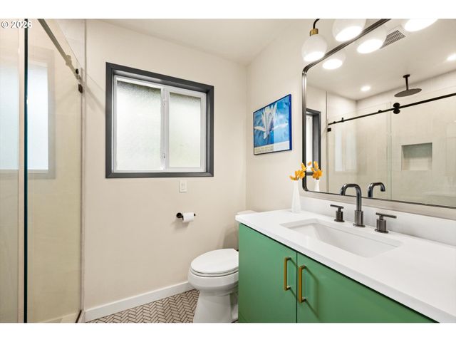 12725 Sw 10TH St, Beaverton, OR 97005