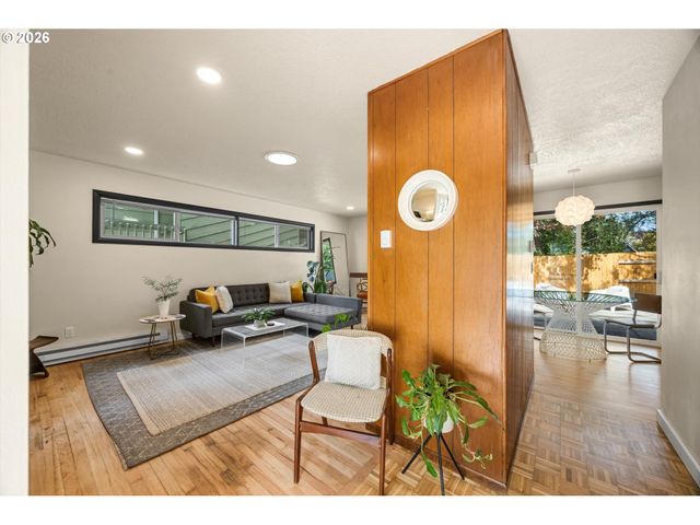 12725 Sw 10TH St, Beaverton, OR 97005