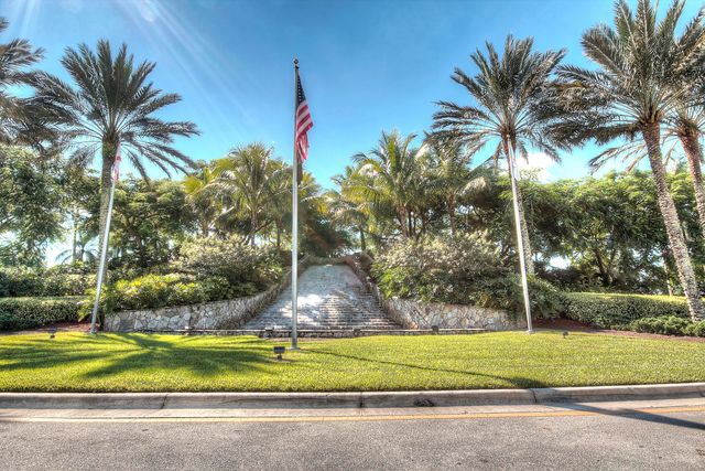 4050 Bluff Harbor Way, Wellington, FL 33449