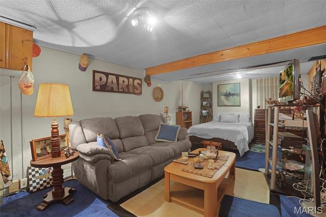 6632 Tholozan Avenue, St Louis, MO 63109