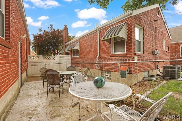 6632 Tholozan Avenue, St Louis, MO 63109