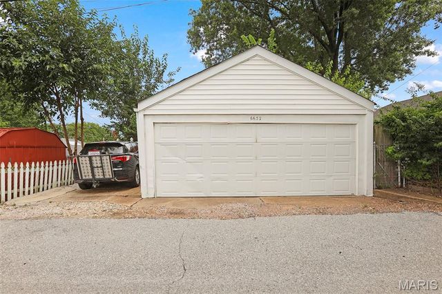 6632 Tholozan Avenue, St Louis, MO 63109
