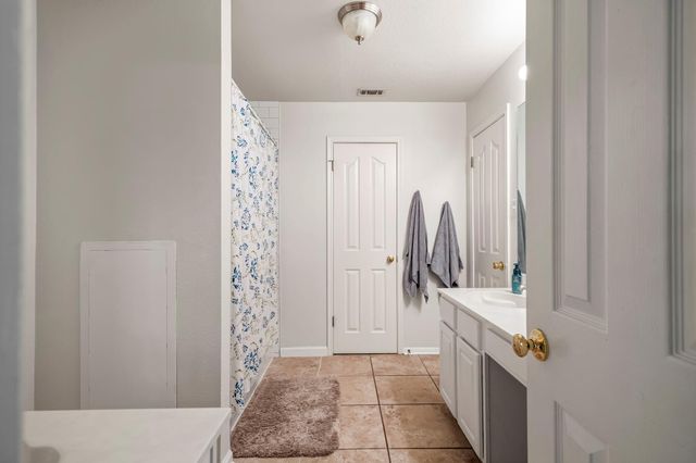 2030 Wood Glen DR, Round Rock, TX 78681