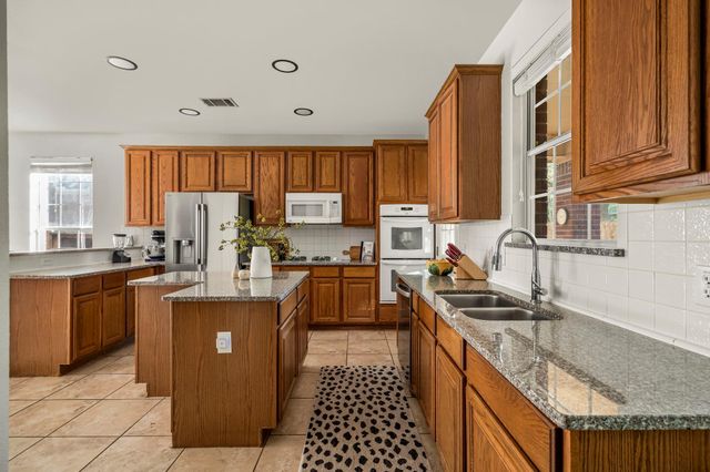 2030 Wood Glen DR, Round Rock, TX 78681