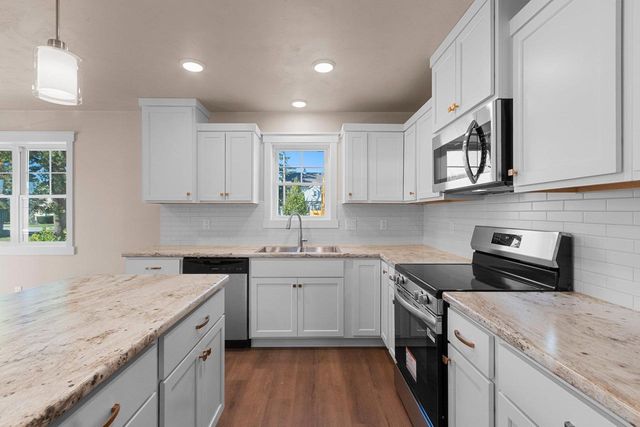 422 4TH STREET, Green Bay, WI 54303