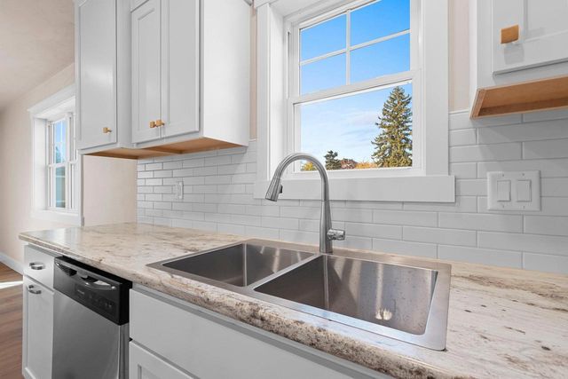 422 4TH STREET, Green Bay, WI 54303