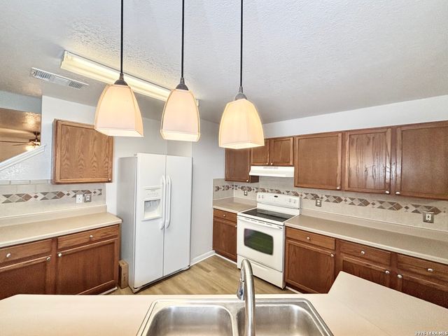 4946 Bending Elms, San Antonio, TX 78247