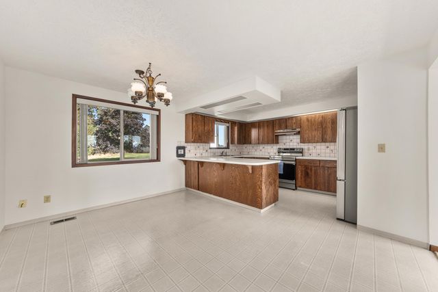 19825 N Hwy 395, Colbert, WA 99005