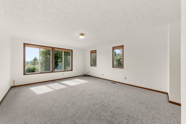 19825 N Hwy 395, Colbert, WA 99005