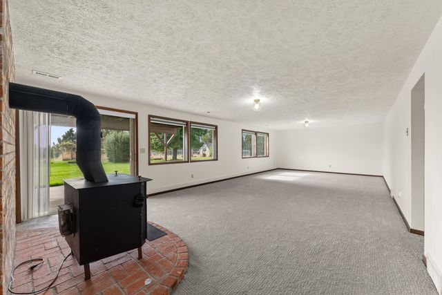 19825 N Hwy 395, Colbert, WA 99005
