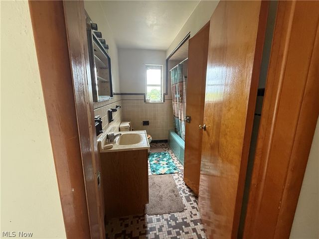 129 Reichart Avenue, Wintersville, OH 43953