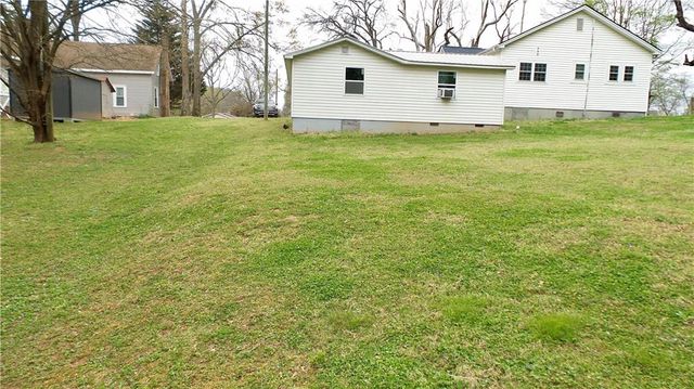 186 Railroad Avenue, Lula, GA 30554