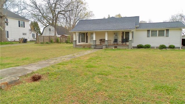 186 Railroad Avenue, Lula, GA 30554