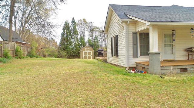 186 Railroad Avenue, Lula, GA 30554
