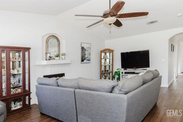 10008 Atakapa Avenue, Bakersfield, CA 93312