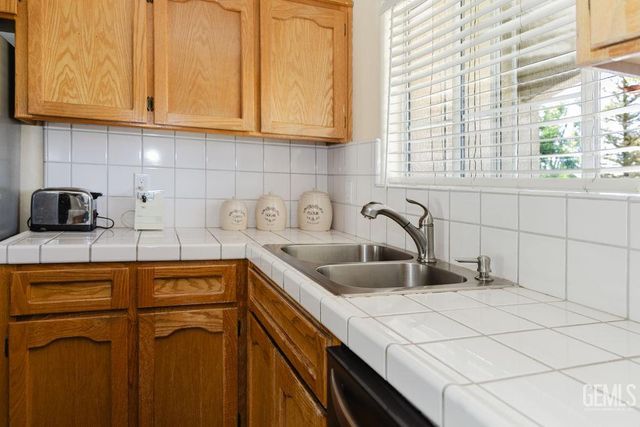 10008 Atakapa Avenue, Bakersfield, CA 93312