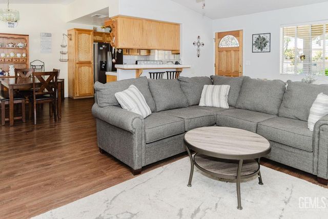 10008 Atakapa Avenue, Bakersfield, CA 93312
