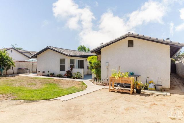 10008 Atakapa Avenue, Bakersfield, CA 93312