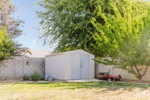 10008 Atakapa Avenue, Bakersfield, CA 93312