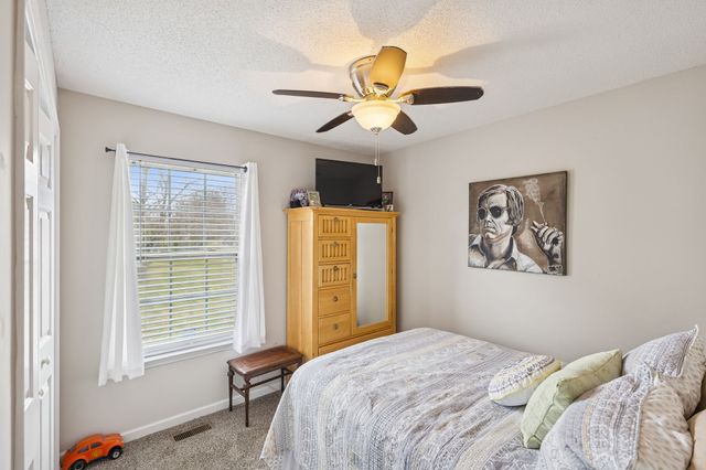 1815 Thompson Rd, Murfreesboro, TN 37128