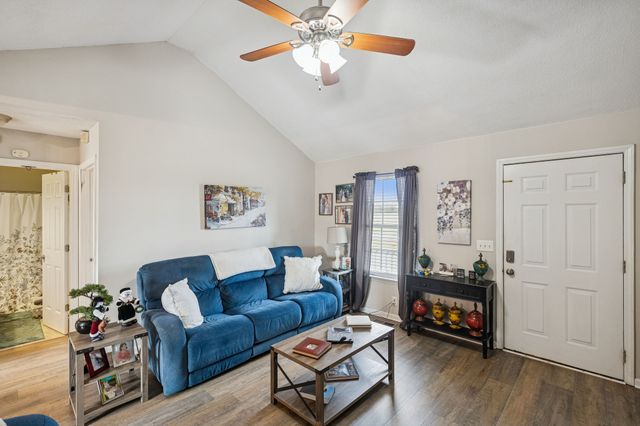 1815 Thompson Rd, Murfreesboro, TN 37128