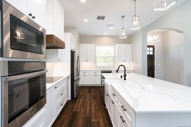 209 Gentle Breeze, Floresville, TX 78114