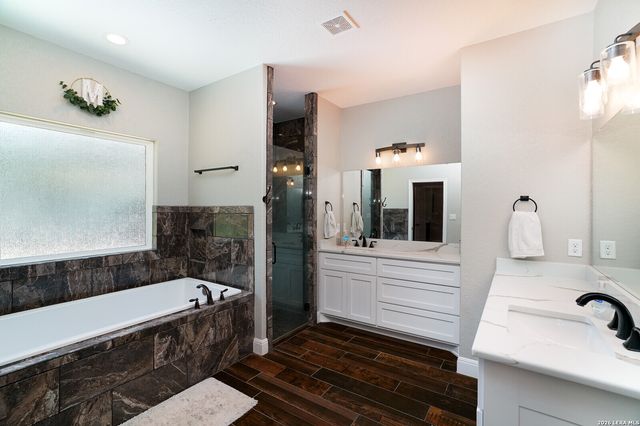 209 Gentle Breeze, Floresville, TX 78114