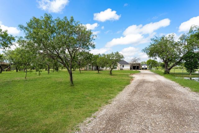 209 Gentle Breeze, Floresville, TX 78114