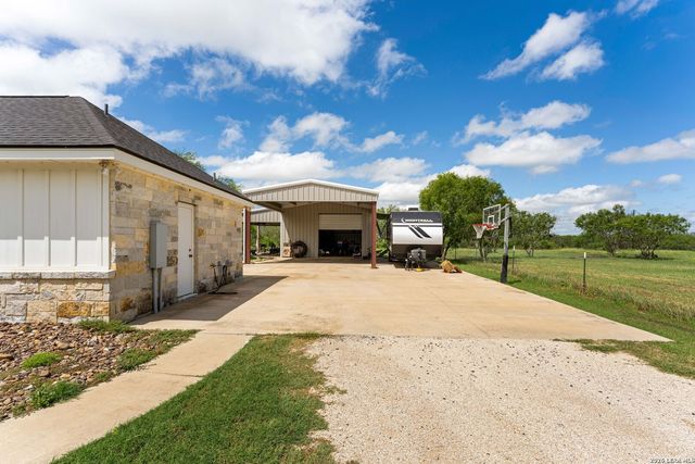 209 Gentle Breeze, Floresville, TX 78114