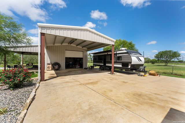 209 Gentle Breeze, Floresville, TX 78114