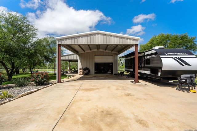 209 Gentle Breeze, Floresville, TX 78114