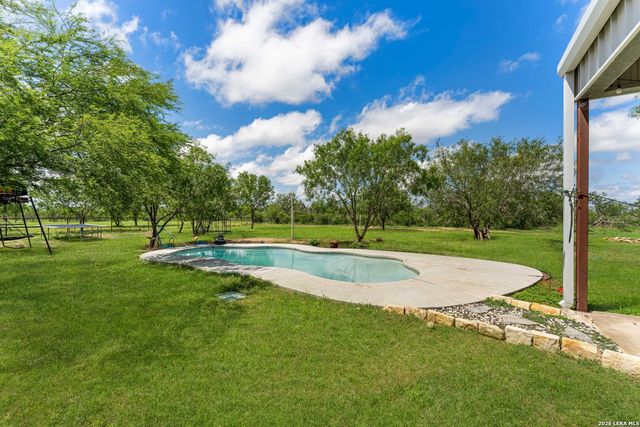 209 Gentle Breeze, Floresville, TX 78114