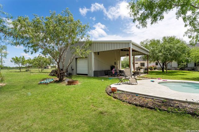 209 Gentle Breeze, Floresville, TX 78114