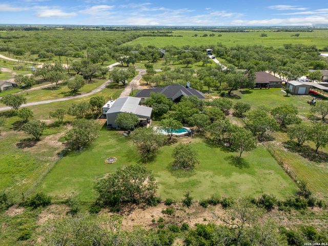 209 Gentle Breeze, Floresville, TX 78114