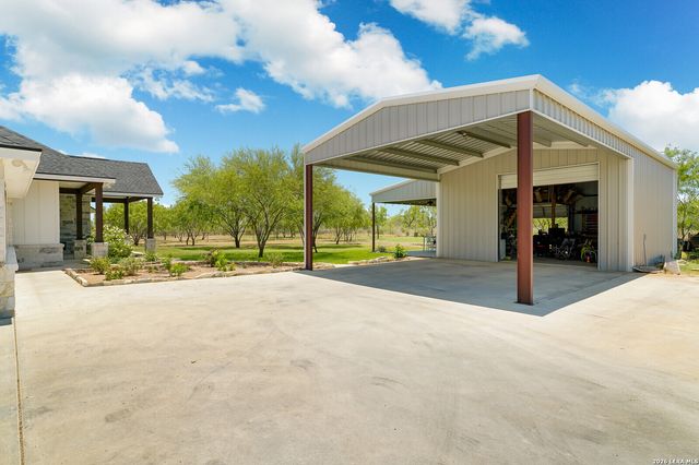 209 Gentle Breeze, Floresville, TX 78114