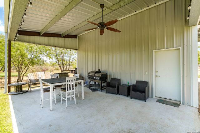 209 Gentle Breeze, Floresville, TX 78114