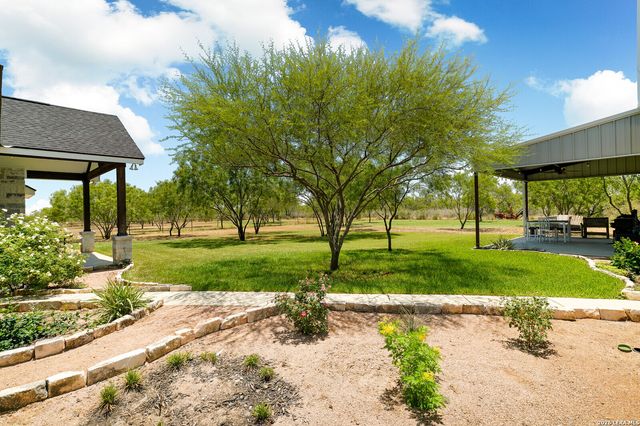 209 Gentle Breeze, Floresville, TX 78114