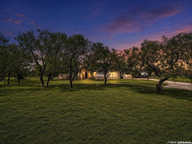 209 Gentle Breeze, Floresville, TX 78114