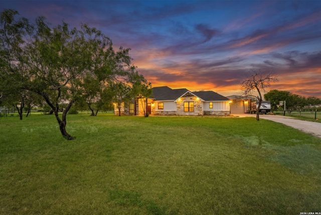 209 Gentle Breeze, Floresville, TX 78114