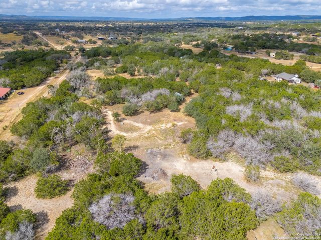 2181 Panther Hollow Dr, Bandera, TX 78003