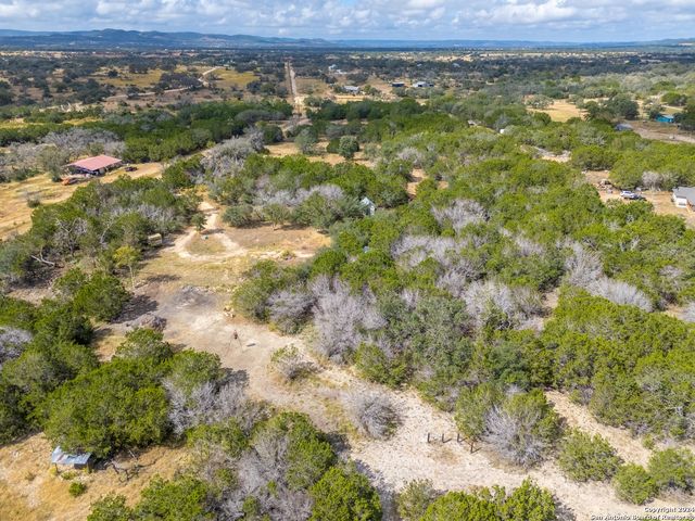 2181 Panther Hollow Dr, Bandera, TX 78003