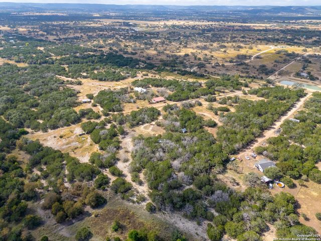 2181 Panther Hollow Dr, Bandera, TX 78003