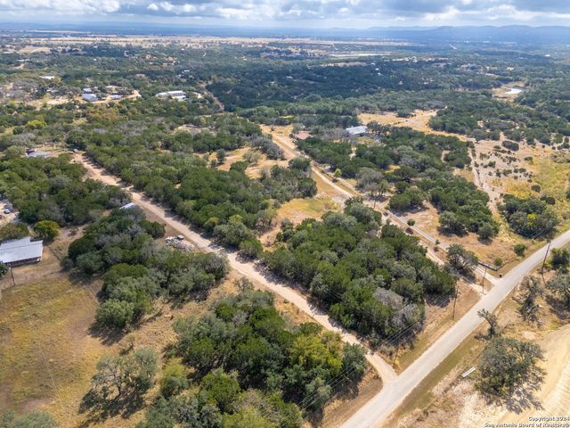 2181 Panther Hollow Dr, Bandera, TX 78003