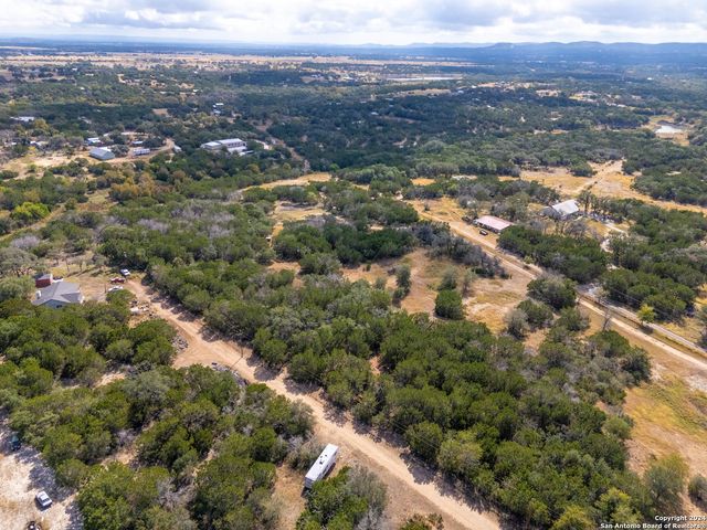2181 Panther Hollow Dr, Bandera, TX 78003