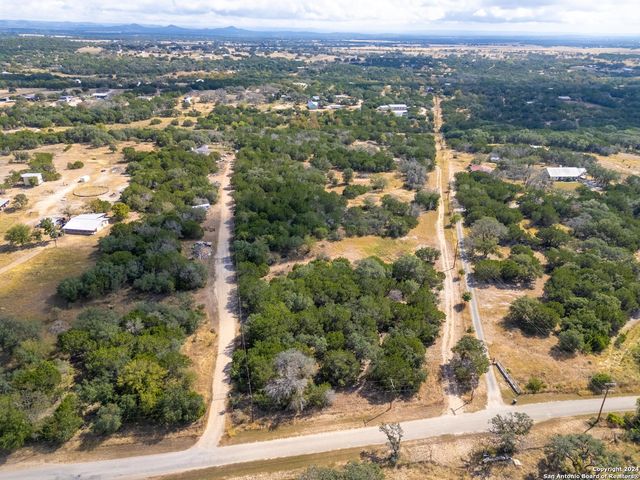 2181 Panther Hollow Dr, Bandera, TX 78003