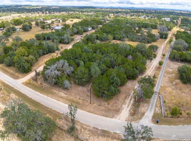 2181 Panther Hollow Dr, Bandera, TX 78003